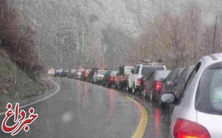 ترافیک آزادراه رشت - قزوین در محدوده منجیل سنگین و تردد خودروها کند است