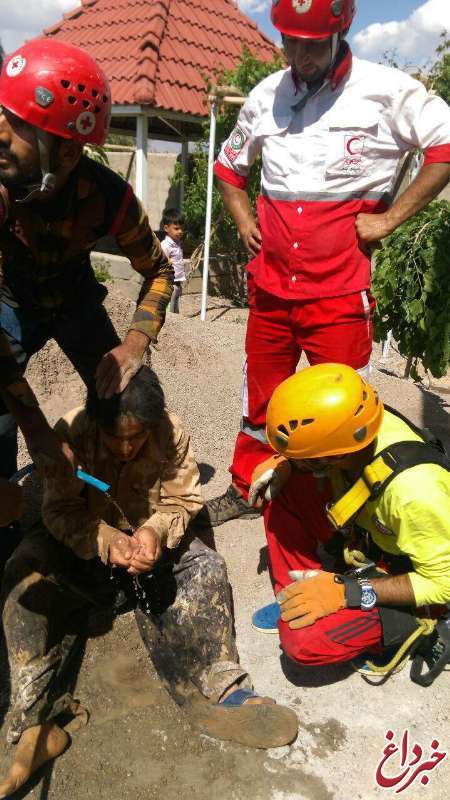 نجات جان كارگر افغان از داخل چاه 10 متري