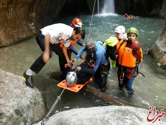 نجات کوهنورد زن در آبشار تنگ تامرادی بویراحمد+عکس