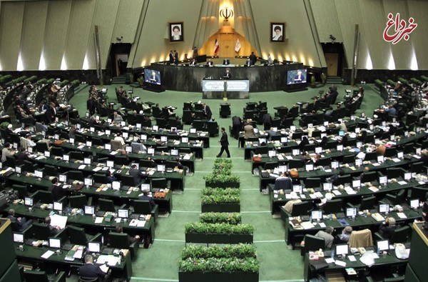 جلسه اضطراری غیررسمی فراکسیون امید و مستقلین ولایی در گوشه صحن مجلس