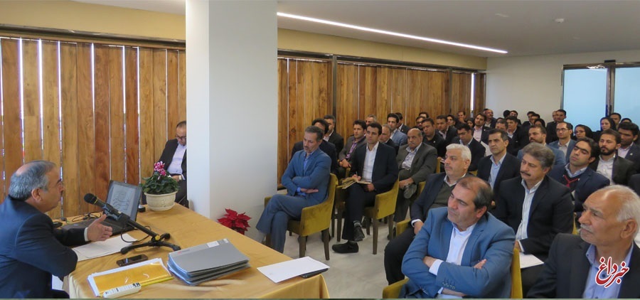 برگزاری جلسه بررسی عملکرد شعب بانک ایران زمین در استان یزد
