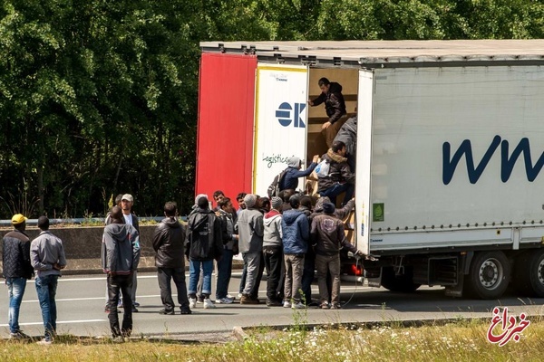 کشف ۱۱۱ مهاجر غیر قانونی از داخل کامیون در رومانی