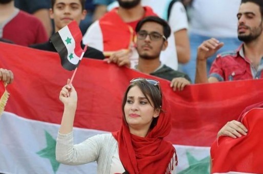 جنجال در ایران بر سر حواشی بازی ایران و سوریه / زنان ایرانی پشت گیت های استادیوم آزادی ماندند، زنان سوری آزادانه از تماشای بازی لذت بردند