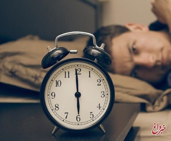 چرا قبل از زنگ ساعت بیدار می‌شویم؟