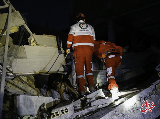کرمانشاه ۲۴ ساعت پس از زلزله/ ۴۱۳ کشته و ۷۱۵۰ مجروح / ۱۲ هزار خانه ۱۰۰ درصد تخریب شده اند / سازمان امداد و نجات: بعید است کسی زیر آوار مانده باشد