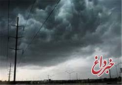 سقوط ۲۸ تیر برق بر اثر طوفان در سیستان و بلوچستان
