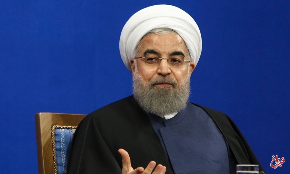 روحانی: وزیر اقتصاد اعلام کند چه کسانی و نهادهایی مالیات نمی‌دهند؛ مردم باید بدانند تا از آنها کالا نخرند