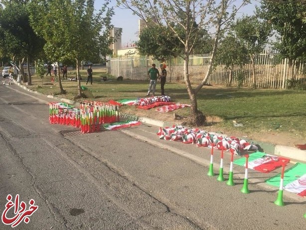 حضور خانواده‌ها در ورزشگاه آزادی ٤ ساعت قبل از بازی ایران - پرتغال/ظرفیت صندلی‌های ورزشگاه تکمیل شده است + عکس