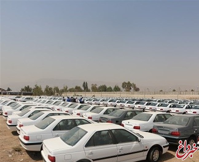 یک رسوایی بزرگ برای شرکت ایران‎خودرو/ احتکار ۱۹۰۰ دستگاه خودرو در انبار+عکس