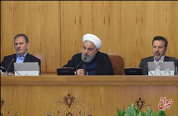 روحانی: قیمت دلار قطعاً پایین می‌آید/ با کسی که فساد می‌کند، باید برخورد کرد/ امروز مشکل اول در کشور، مشکل اقتصادی است/ باید مردم بدانند آینده بدی در انتظار آنها نیست/ ارز باید با قیمت متعادل در اختیار تولیدکنندگان و واردکنندگان قرار بگیرد