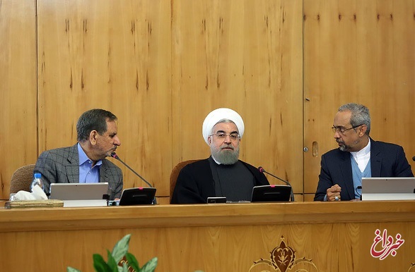 واکنش روحانی به اعلام وصول استیضاح وزیر اقتصاد/ استفاده از صندلی کودک در خودروها برای کودکان زیر ۱۰ سال اجباری می‌شود