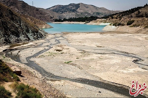 آب در ایران نسبت به سال گذشته ۳۳ درصد کاهش داشته است / سال پیش رو با مشکلات بیشتری رو به رو هستیم / تا پایان پاییز سال جاری بارندگی ها در کمترین میزان خواهد بود