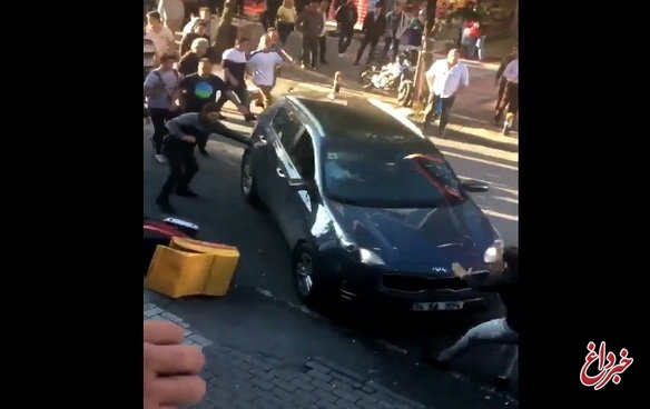 برخورد عمدی خودرو با عابران در استانبول/ چند نفر زخمی شدند