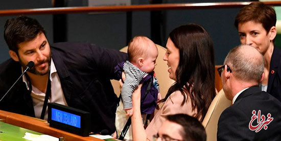 تعویض پوشک بچه در صحن سازمان ملل!