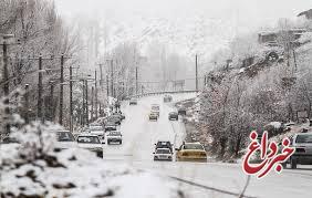 بارش شدید برف و باران در هراز و فیروزکوه/ لغزندگی جاده ها