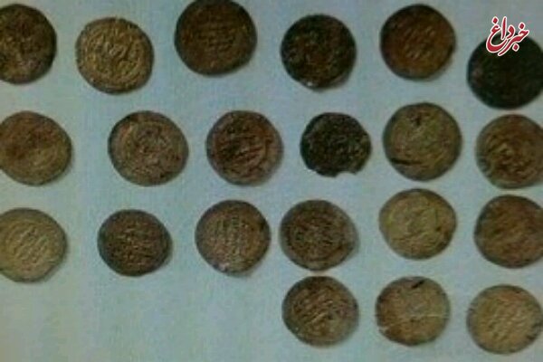 کشف شمش طلا و سکه قدیمی قاچاق در فراهان/ ۳ نفر دستگیر شدند