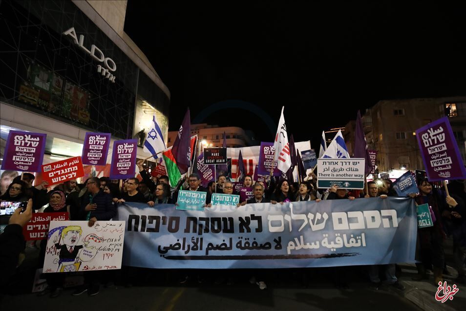 صدها نفر در تل‌آویو علیه «معامله قرن» تظاهرات کردند / حضور رهبران برخی احزاب چپ اسرائیل در تظاهرات / شعار معترضان: «آری به صلح و نه به الحاق کرانه باختری»