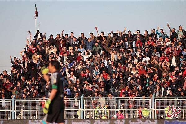 حضور 2 هزار هوادار در ورزشگاه یادگار امام/ حضور طرفداران ترکمن تراکتورسازی