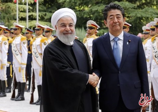 روحانی: آقای نخست وزیر نسبت به آینده خوشبینی قابل ملاحظه ای داشتند و می گفتند «من می بینم تغییرات مثبت در راه است» / اگر جنگ اقتصادی امریکا علیه ایران متوقف شود، شاهد تحول بسیار مثبتی در جهان و منطقه خواهیم بود / از اینکه ژاپن علاقمند به ادامه خرید نفت ایران است، استقبال میکنیم / نخست وزیر ژاپن: امروز اولین قدم برای صلح برداشته شد؛ مطمئنم بزودی شما را دوباره می بینم / امروز با آقای روحانی در مورد صلح و اینکه چطور میتوانیم تنش ها را کاهش دهیم تبادل نظر کردیم / برای تحقق صلح، نباید ناامید شویم؛ راه پیش رو باز است، باید صبر و شکیبایی داشته باشیم