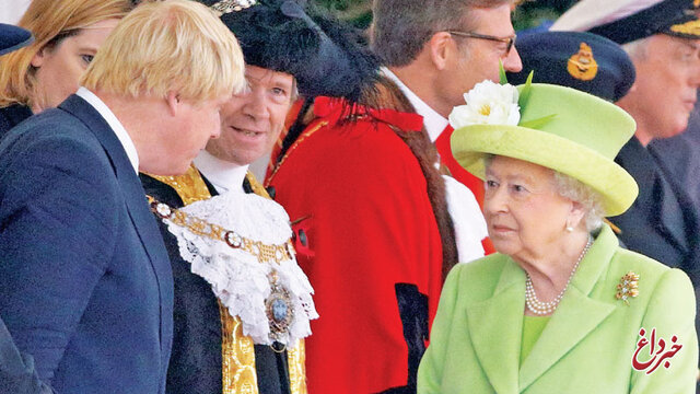 عزل بوریس جانسون در ذهن ملکه؟ / روزنامه‌نگار انگلیسی: ملکه برای اولین بار در طول سلطنتش درباره اخراج یک نخست‌وزیر مشورت گرفته