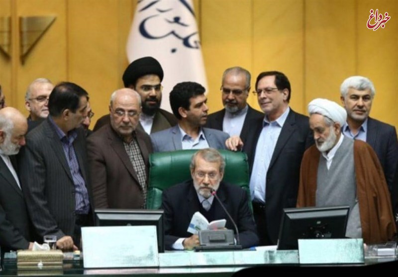 نامه‌ یک نماینده به لاریجانی: مجلس سه فوریت طرح تعطیلی یک‌ماهه کشور را تصویب کند