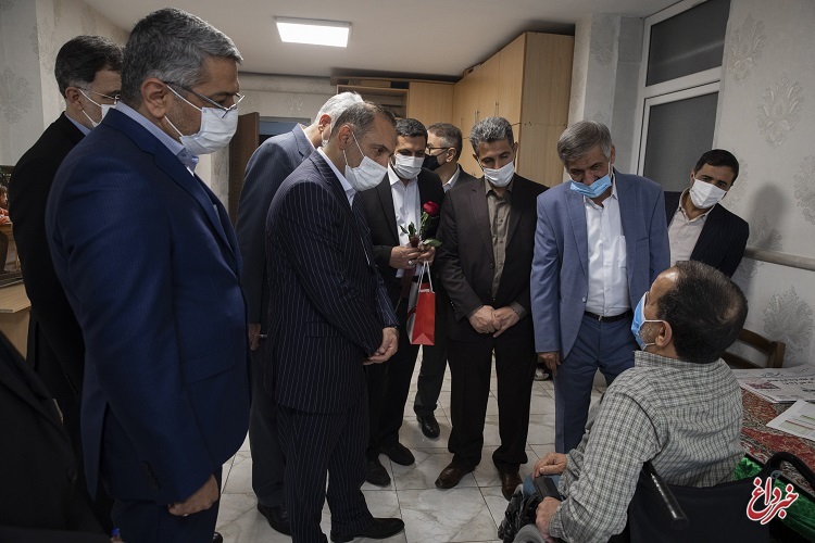 به مناسبت روز جانباز صورت گرفت: دیدار عضو هیات مدیره بانک ملت با جانبازان مرکز توانبخشی شهید بهشتی