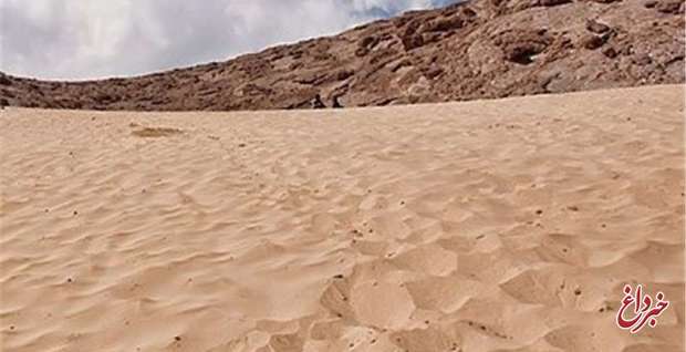 بزرگترین تپه شنی استان یزد در آستانه مرگ