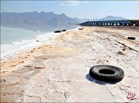 ماجرای پوستر بزرگداشت روزملی آب با جای خالی دریاچه ارومیه/ «دریاچه را خشک کرده‌اند، مسئولیتش را نمی‌پذیرند»