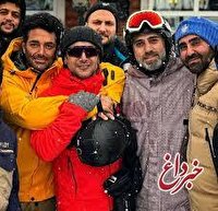 عکس | سند یک رفاقت دیرینه؛ امین حیایی در آغوش محمدرضا گلزار در پیست اسکی