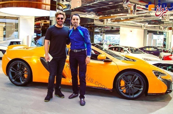محمدرضا گلزار در حال خرید ماشین در دبی +عکس