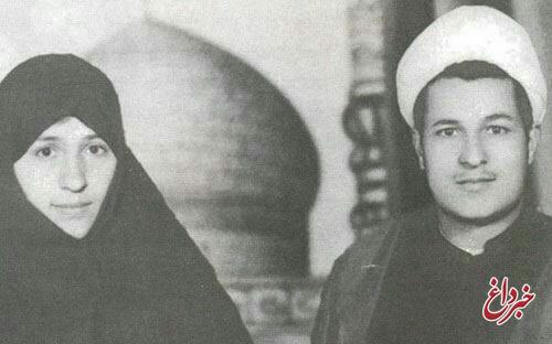عکس دیده نشده آیت‌الله هاشمی و همسرش در مشهد مقدس
