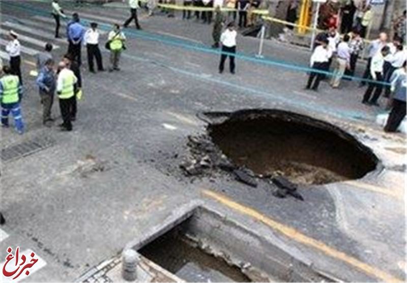 سقوط اتوبوس ۴۲ توریست فلیپینی به داخل حفره در کرج+تصویر