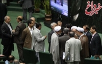 حاشیه‌های امروز مجلس نهم/ نمایندگان کشوی میز خود را خالی کردند/ آقاتهرانی دست حداد را بوسید