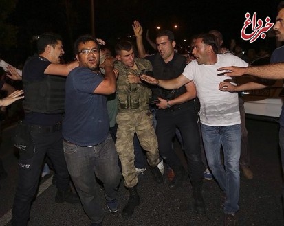 کودتای شبانه در ترکیه ناکام ماند/ده‌ها نفر کشته شدند/عامل کودتا کیست؟+ عکس