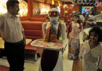 رستورانی که پیشخدمت‌های آن روبات‌اند +تصاویر