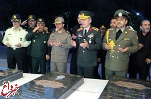 رئیس ستاد ارتش ترکیه از موزه انقلاب اسلامی و دفاع مقدس بازدید کرد