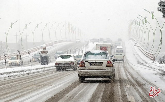 خطر یخ‌زدگی در جاده چالوس و سرگردانی مسافران