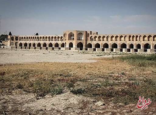 موسوی لارگانی: بحران آب در استان اصفهان بسیار وخیم است/ برخی کشاورزان براثر بی آبی به نان شب محتاج شدند / فکری نشود، در چندماه آینده قریب به 5 میلیون نفر از آب آشامیدنی در اصفهان محروم خواهند شد/ دولت باید با تمام قوا بحران منابع آبی در استان اصفهان را مرتفع کند