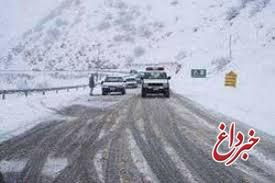 بارش برف در جاده هراز و گدوک فیروزکوه/ رانندگان مراقب باشند