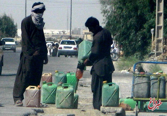 قاچاق روزانه ۵ میلیون لیتر سوخت از مرز سیستان و بلوچستان / روستاها و خانه‌های مرزی بلوچستان؛ ذخیره‌گاه سوخت قاچاق