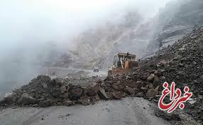ریزش کوه در محور ایلام ـ. صالح‌آباد بر اثر باران