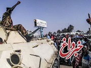 کودتای نظامی در سودان؛ ارتش عمر البشیر را برکنار کرد / شادی مردم در خیابان‌های خارطوم / العربیه: البشیر اکنون در حبس خانگی است؛ چند مسئول سودانی هم بازداشت شدند؛ شورای انتقالی به ریاست «عوض بن عوف» تشکیل شد / همه زندانیان سیاسی آزاد شدند