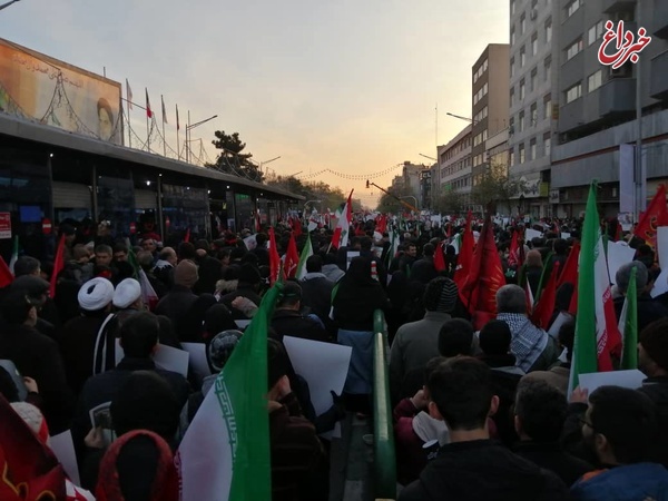 وداع پرشور مردم با سردار سلیمانی/ ازدحام جمعیت در مقابل دانشگاه تهران+  عکس