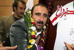 مهران احمدی جلوی دوربین «پایتخت» زنده می‌شود