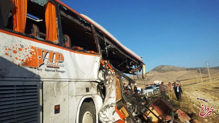 تصادف اتوبوس با کامیون در مهریز/ ۱۱ نفر زخمی شدند