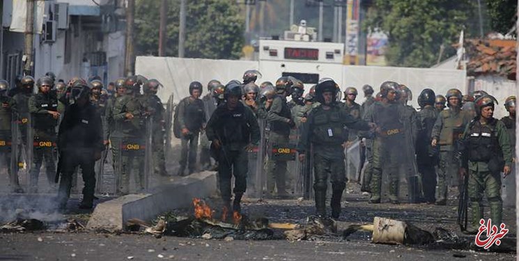 بولتون: ارتش ونزوئلا از کودتا حمایت کند!