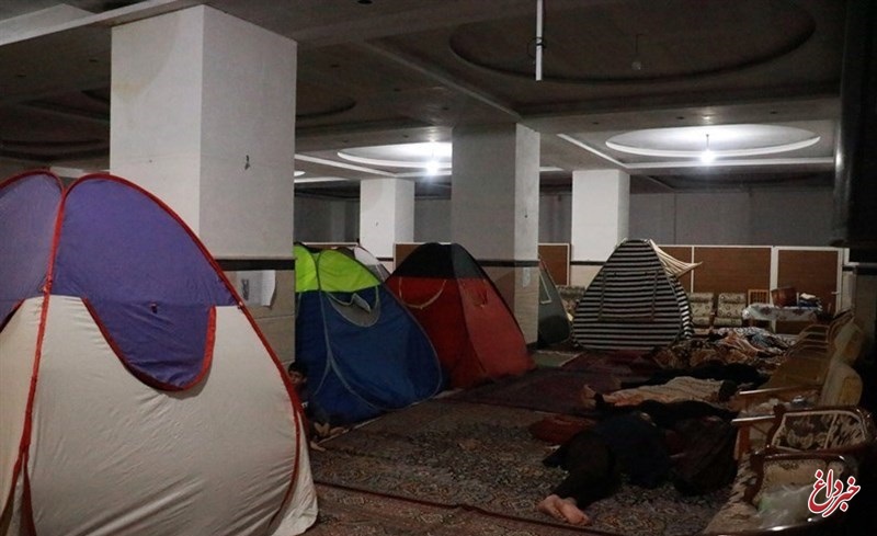 هلال احمر: ۱۱۰۰ نفر از مردم آق‌قلا در اردوگاه‌ها اسکان اضطراری پیدا کردند / برخی، وسایل زندگی شان را در طبقه دوم مستقر کرده‌اند