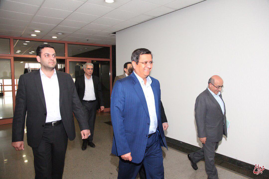 بازدید رئیس کل بانک مرکزی از «اتاق معاملات» عملیات بازار باز