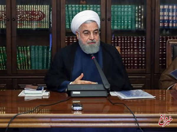 درگیری لفظی روحانی و رحیم‌پور ازغدی بر سر بنزین/ روحانی جلسه را ترک کرد