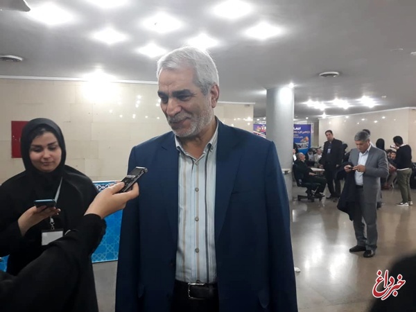 محسن کوهکن از حوزه انتخابیه لنجان ثبت نام کرد